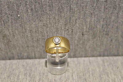 Brillantring. wide yellow gold ring; 18 carat, approx. 03ct brilliant; 5.5g