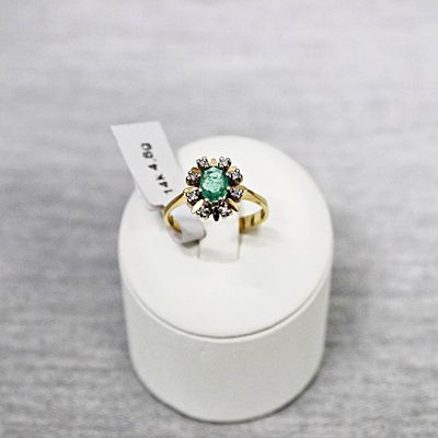 Smaragdring. 14K yellow gold with approx. 0.58ct emerald and brilliant-cut diamonds, weight 4.8g