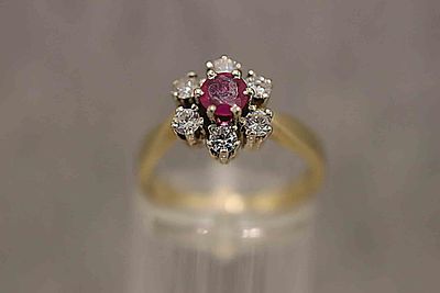 Rubinring mit Brillanten. 14-karat yellow gold; 3.7g; ring size 49, 4.9US
