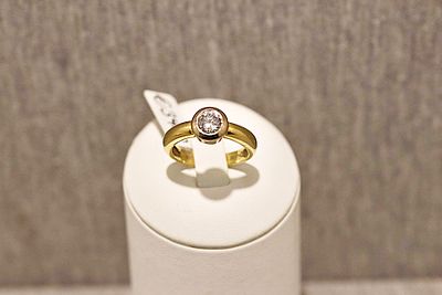 Brillantring. solitaire ring; 1.07ct (stamped); 14k yellow gold; 6.2g; RG 61, 9.5 (US)