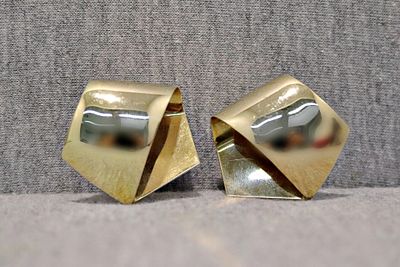 Ohrclips 14 Karat Gelbgold. Bow-shaped ear clips made of 14-carat yellow gold, total 15.5g