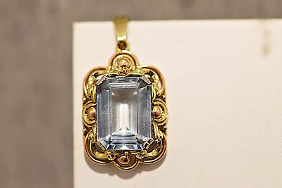 Anhänger. 14K yellow gold; Aquamarine approx. 7.1ct; 5.2g; approximately 36mm x 19mm