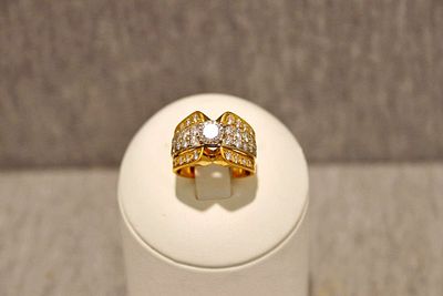 Brillantring. Ring with approx. 0.94ct diamonds; 18K; 9.4g yellow gold; RG 53