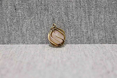 Anhänger Rosenquarz. 14 carat yellow gold pendant with rose quartz ball; 2.9g gross, approx. 
