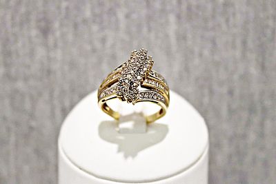Brillantring. 10K yellow gold; 5.3g; approx. 075ct diamonds; RG56