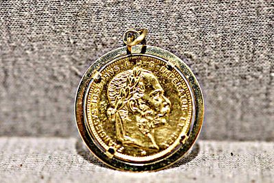 M&uuml;nzanh&auml;nger 14 Karat mit 8 Florin Goldm&uuml;nze. Coin pendant with 8 florins; 7.7g, 14 karat pendant