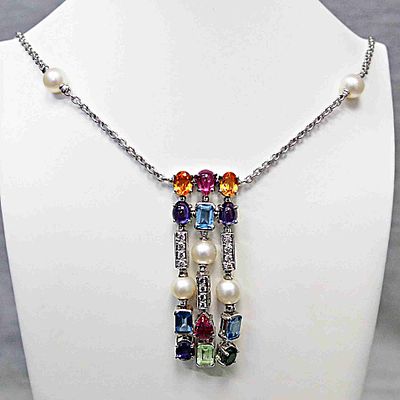 Collier. HIGHLIGHT 18 carat white gold, brilliant-cut diamonds and colored gemstones, according 