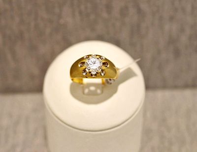 Brillantring. Solitaire ring with approx. 1.2ct diamond; 14 carat; 7.2g yellow gold; RG57
