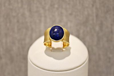 Goldring mit blauem Stein in 14 Karat Gelbgold. Gold ring, 3.5g, 14 karat yellow gold with blue 