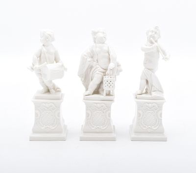 Drei Putten, Nymphenburg, 20. Jh. Drei Putten Nymphenburg, 20. Jh. Putto mit großer Trommel
