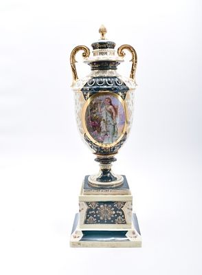 Prunkdeckelvase, Wohl Böhmen, 19. Jh. Prunkdeckelvase Wohl Böhmen, 19. Jh. Auf hohem