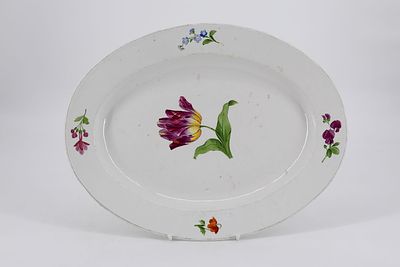 Vorlegeplatte mit Blumendekor, Meissen, 1817-1824. Vorlegeplatte mit Blumendekor Meissen