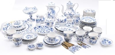 Restservice Meissen mit Zwiebelmusterdekor, Meissen, 20. Jh. Restservice Meissen mit