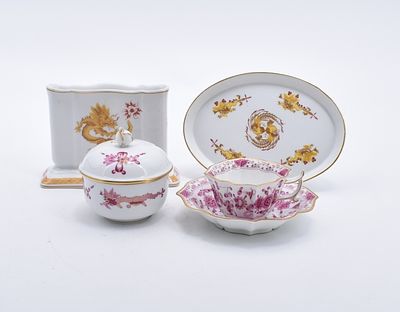 Vier Geschirrteile mit asiatischem Dekor, Meissen, 20. Jh. Vier Geschirrteile mit asiatischem