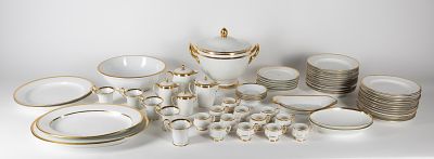 Umfangreiches Biedermeier-Speiseservice, Nymphenburg, um 1820-50. Umfangreiches