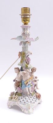 Lampenfu&szlig; mit Jahreszeitenallegorien Potschappel, Carl Thieme - E. 19. Jh. Auf quadratischem 