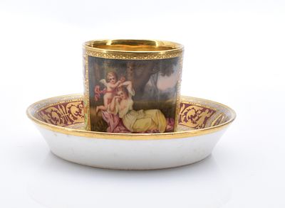 Tasse "Cupido fesselt Aglaia" mit Untertasse, Wien, Sorgenthalperiode, um 1800. Tasse "Cupido 