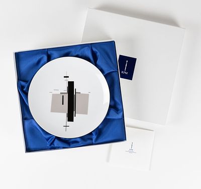 Dessertteller "Urbino" mit suprematistischem Dekor, KPM Berlin, 2008. Dessertteller "Urbino" mit 