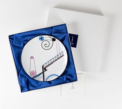 Dessertteller "Urbino" mit suprematistischem Dekor, KPM Berlin, 2008. Dessertteller "Urbino" mit 