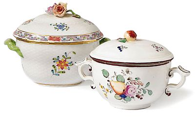 Zwei Zuckerdosen Nymphenburg, um 1800, und Herend, 20. Jh. Runde bzw. ovale Form, Bemalung mit 