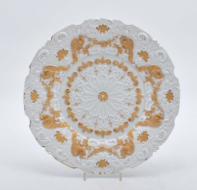 Biedermeier-Reliefteller mit Paradiesvogeldekor, Meissen, 1. H. 19. Jh. Biedermeier-Reliefteller 