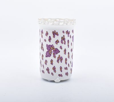 Niemeyer, Adelbert: Vase mit durchbrochenem Rand Nr. 872. Niemeyer, Adelbert Vase mit 