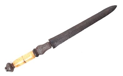 European Bone Handle Knife, Late 18th - Early 19th c. Interesting European fixed blade knife 