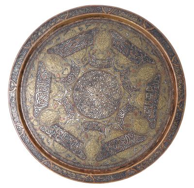 Large Mamluk Revival Brass Tray w/Copper Inlay. Late 19th to 20th century Mamluk Revival tray 