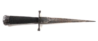 1600's European Medieval Dagger. 1600's European medieval dagger with medial ridge down the 