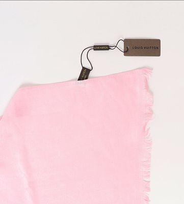 Lovely Baby Pink Louis Vuitton Silk Scarf. Classic Louis Vuitton monogrammed silk scarf, with 