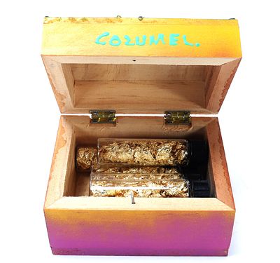 Fun Set of 6 Vials of Gold Flake in Box. Great collection of gold flake preserved in six 