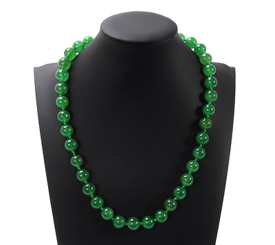 Beautiful Chinese Jade Style Necklace. Chinese jade style beaded necklace with matching green 