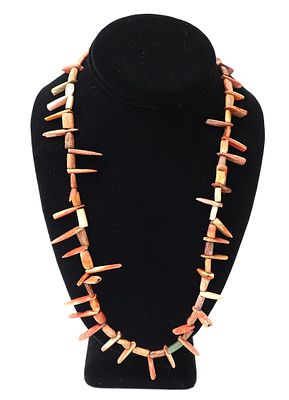 Native American Spondylus Necklace. Beautiful large Native American spondylus necklace with 