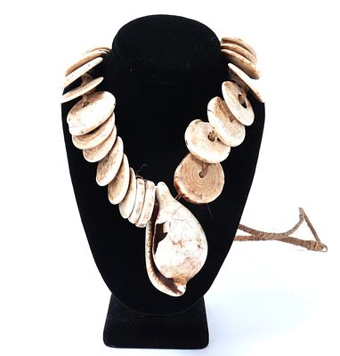 Handsome Shell Necklace, Philippines. Antique sea shell necklace from the Philippines with spiny 
