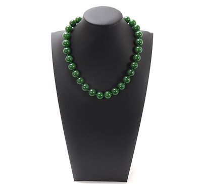 Beautiful Chinese Jade Style Beaded Necklace. Beautiful Chinese jade style beaded necklace with 
