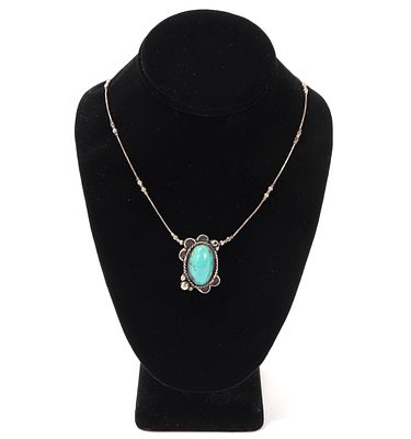 Lovely Turquoise & Sterling Silver Necklace. Beautiful hand crafted turquoise and sterling 
