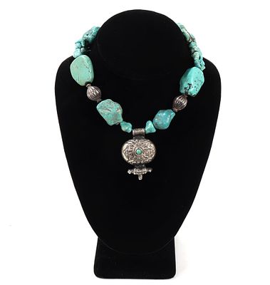 Beautiful Natural Turquoise Chunk Necklace. Lovely all natural turquoise chunk beaded necklace 