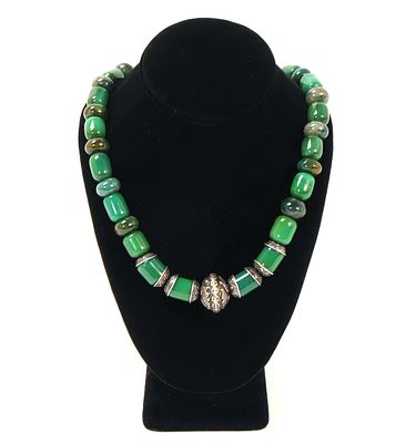 Gorgeous Green Aventurine Beaded Necklace. Lovely various shaped and shade color beads 