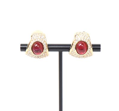 Vintage Grosse Ruby Clip On Earrings. Lovely pair of vintage Gross clip on earrings with ruby 
