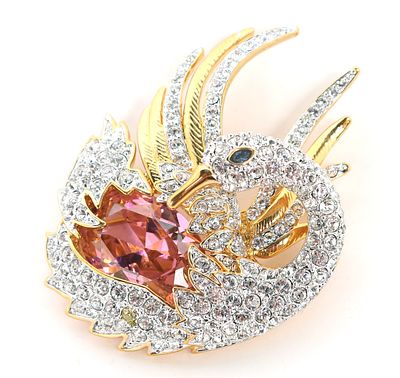 Lovely Nolan Miller Vintage Swan Brooch. Nolan Miller vintage swan brooch with lovely details 