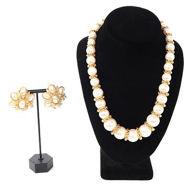 Joan Rivers Large Pearl Necklace w/Clip On Earrings Set. Classic vintage style Joan Rivers large 