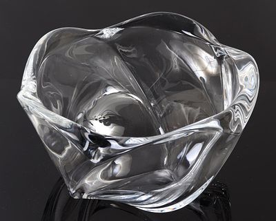 Gorgeous French Crystal Bowl. Lovely French crystal bowl in a lovely flower petal or rose 
