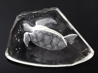 Mats Jonasson Swedish Glass Sea Turtle Paperweight. Beautiful hand crafted from full lead 