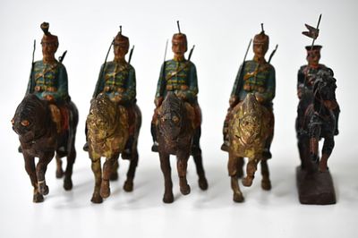 4 Pfeiffer Composition French Cavalry. Yes there is 5 mounted figures. But there is only 4 