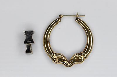 14K Gold Jewelry 3.91g. inclues 1 ornate hoop earring (approximately 1.5"l) and 1 pendant bezel 