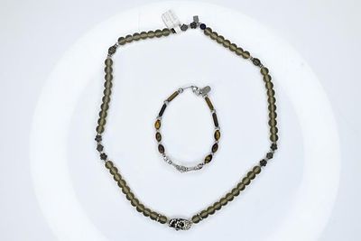 Brace Urself Skull Necklace. Beaded 130 retail. Longest piece measures approximately 11"l.