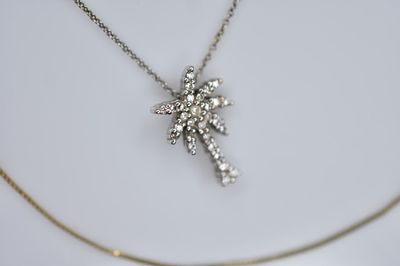 18K & 10K Gold Jewelry 4.04g. includes 2.94g of 18K jewelry and 1.1g of 10K jewelry, 2 necklaces 