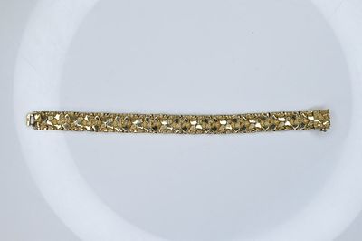 14K Gold Bracelet 47.99g. 14L Gold nuggets style bracelet measuring approximately 8" long when 