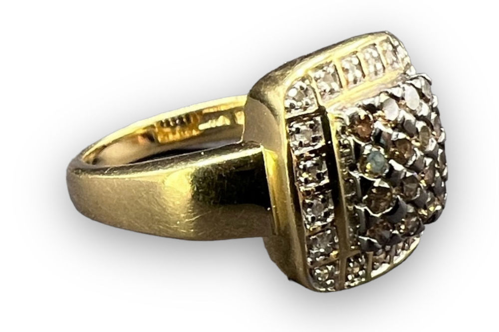 14K Gold Diamond Ring. Weight: 5.98g Ring Size: 6