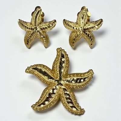 14K Yellow Gold Starfish Pendant With Matching Earrings. Pendant Length: 1 1/4" 
Post Back 
